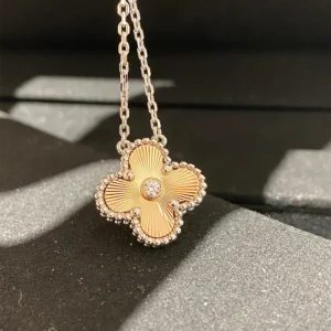 Motif Necklace