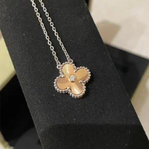Motif Necklace