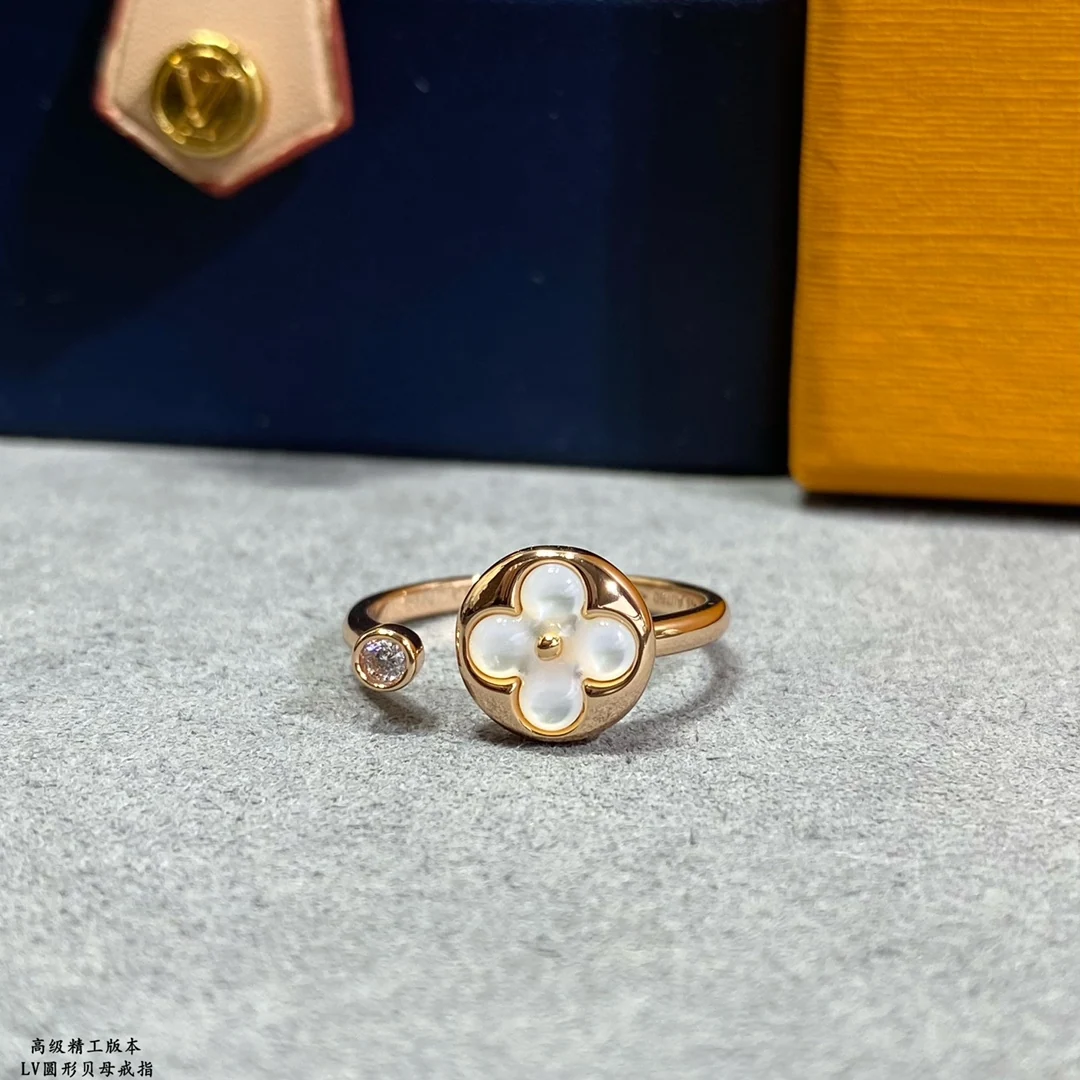 Four-Flower Ring