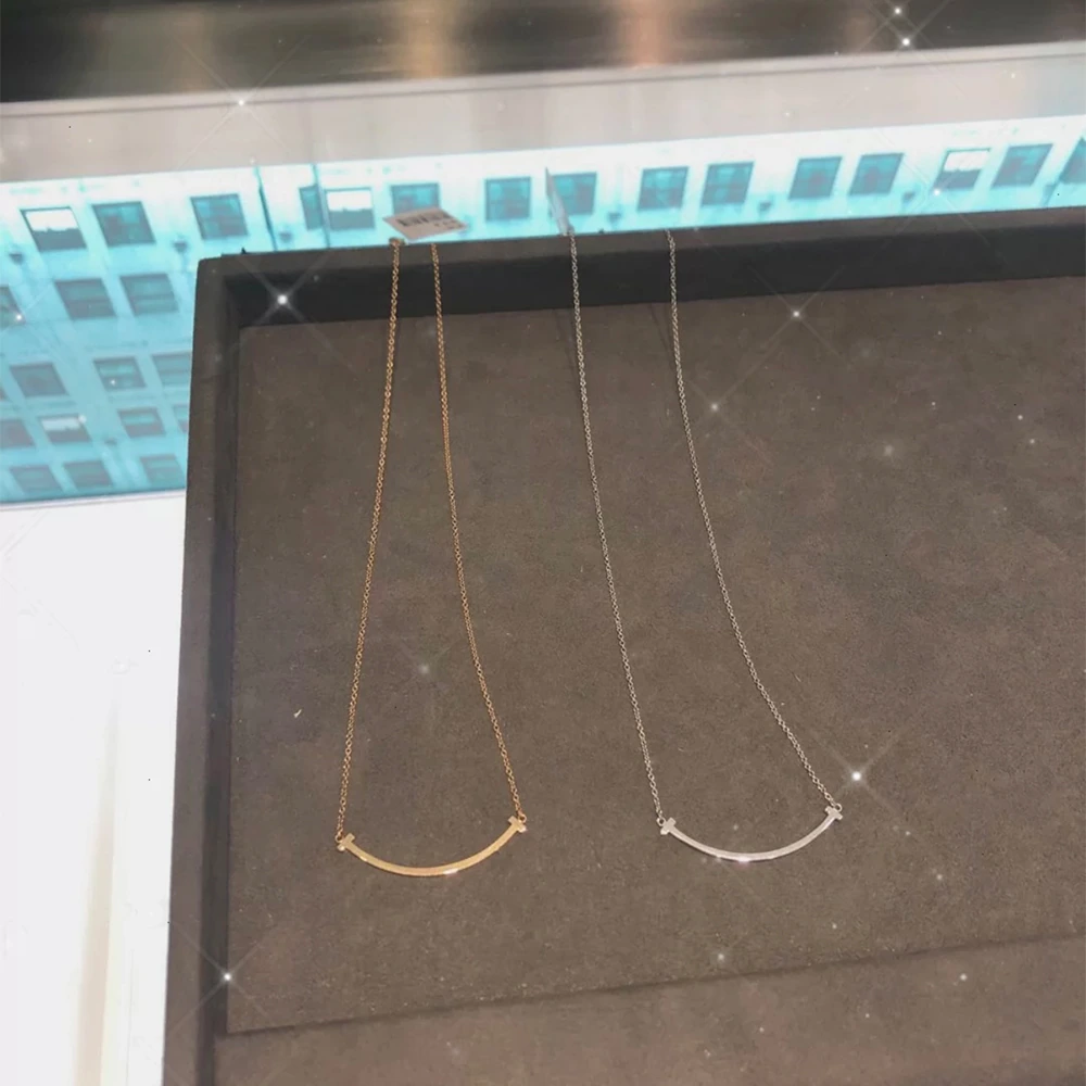 Medium Smile Necklace