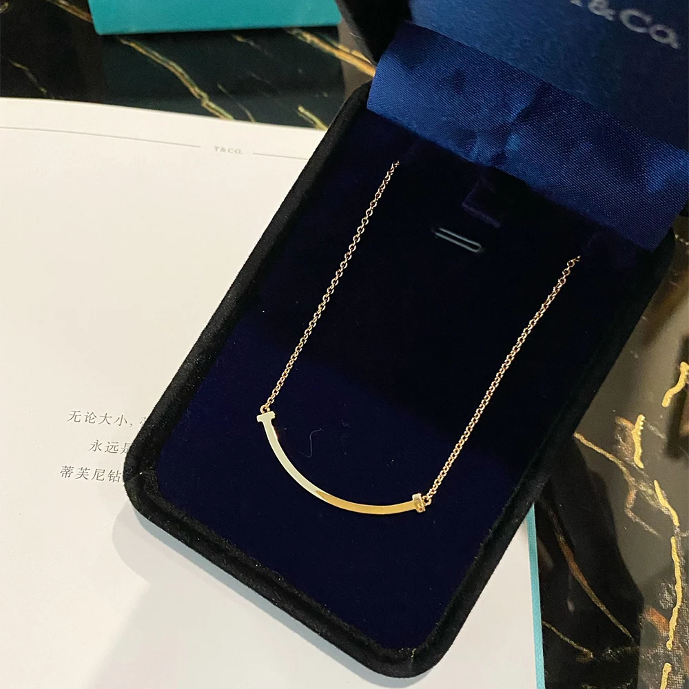 Medium Smile Necklace