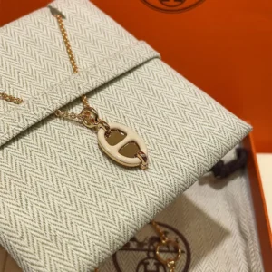 Loop Pendant Necklace