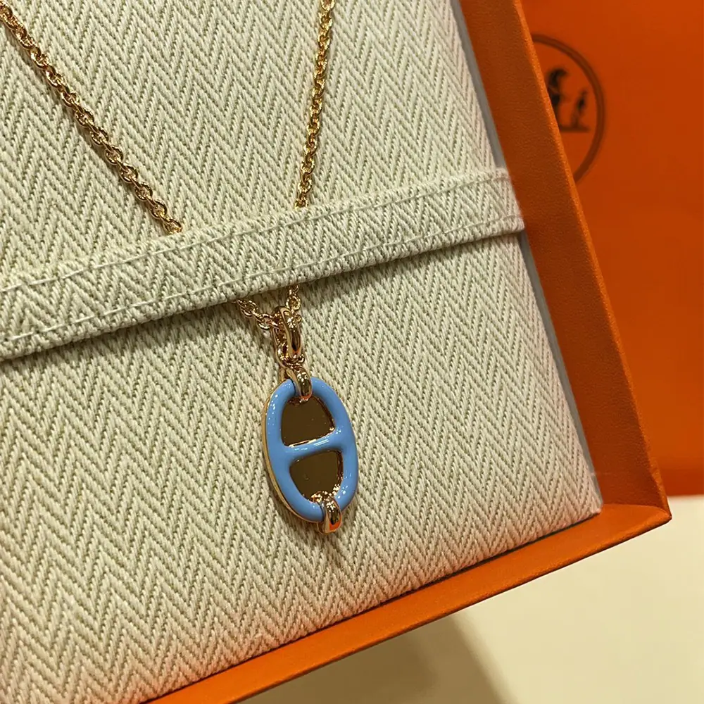Loop Pendant Necklace