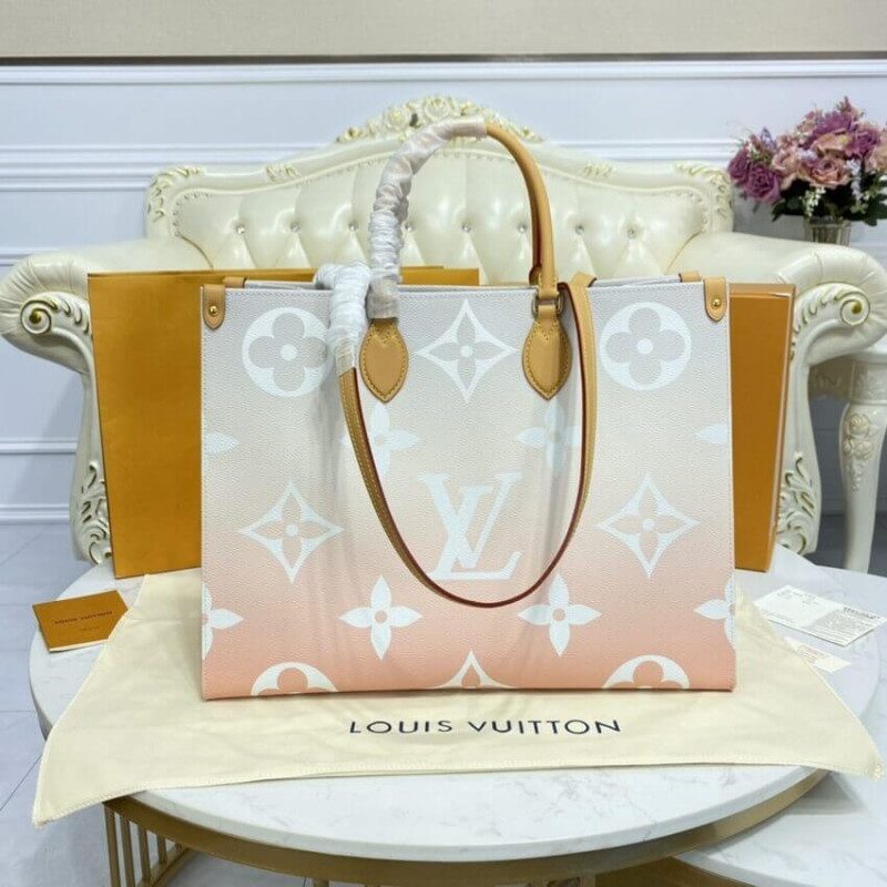 Women GM Tote Bags detail view 4