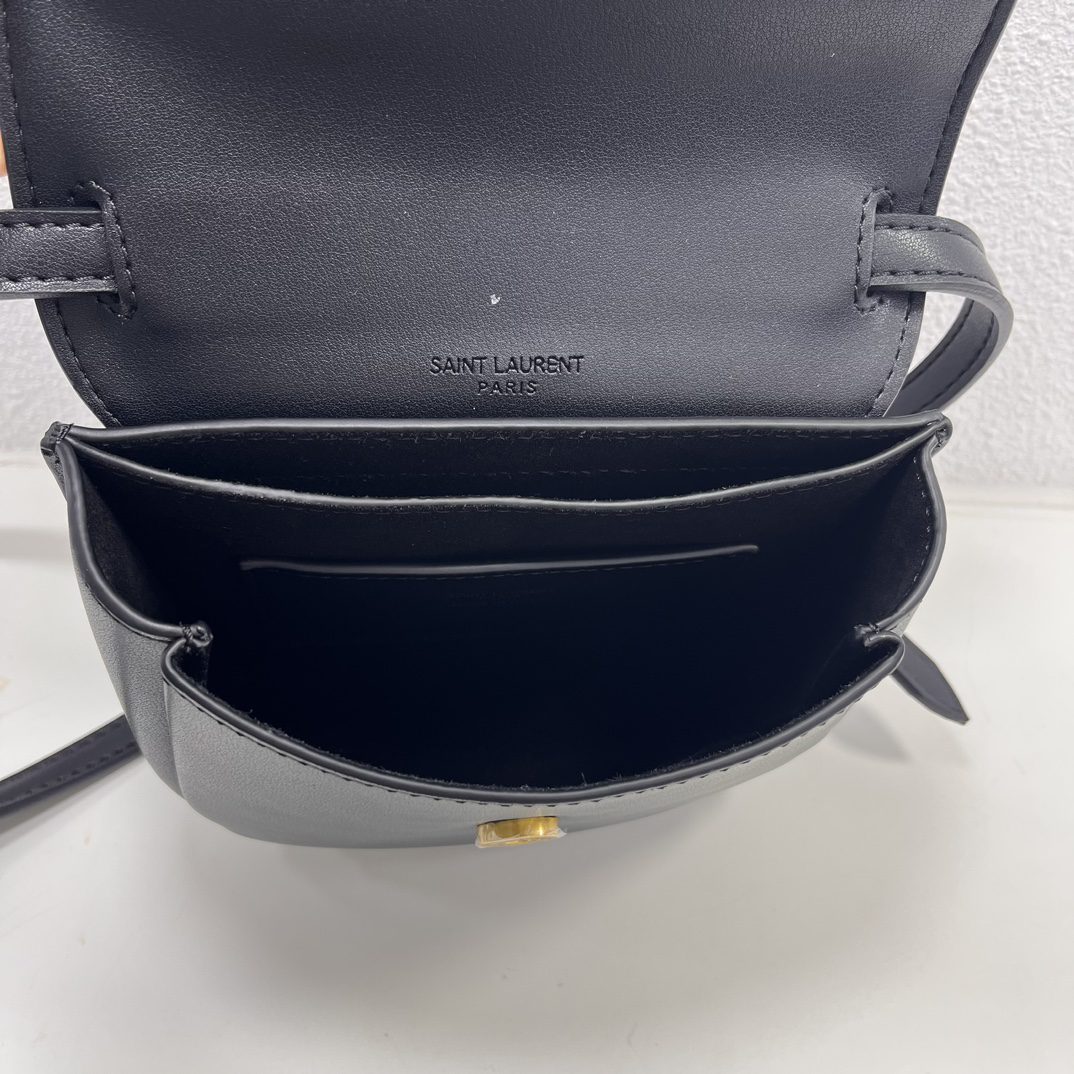 Chic Small Saddle Bags detail view 6
