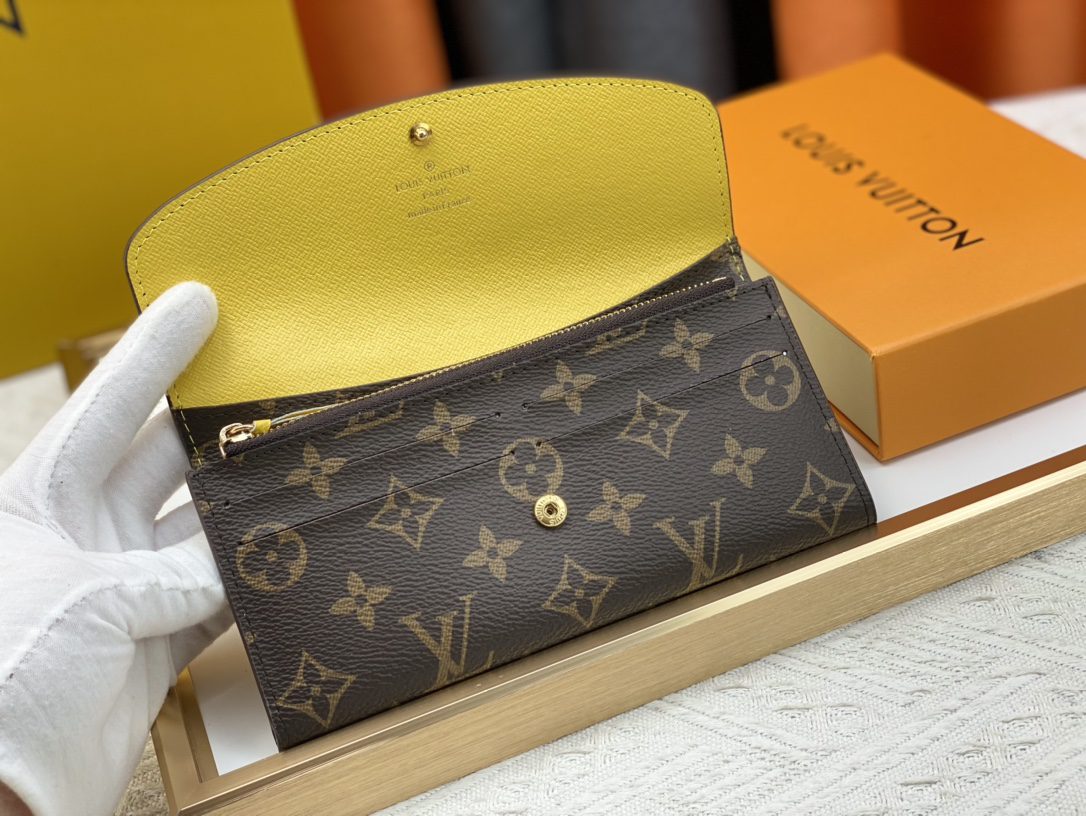 Colourful Design Monogram Wallet detail view 34