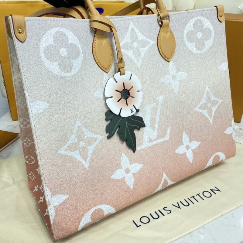 Women GM Tote Bags detail view 7
