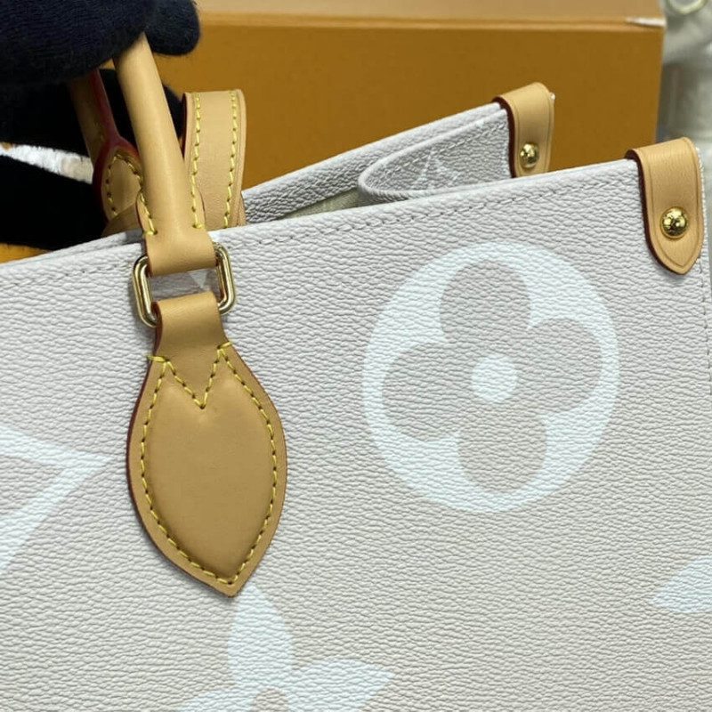 Women GM Tote Bags detail view 9