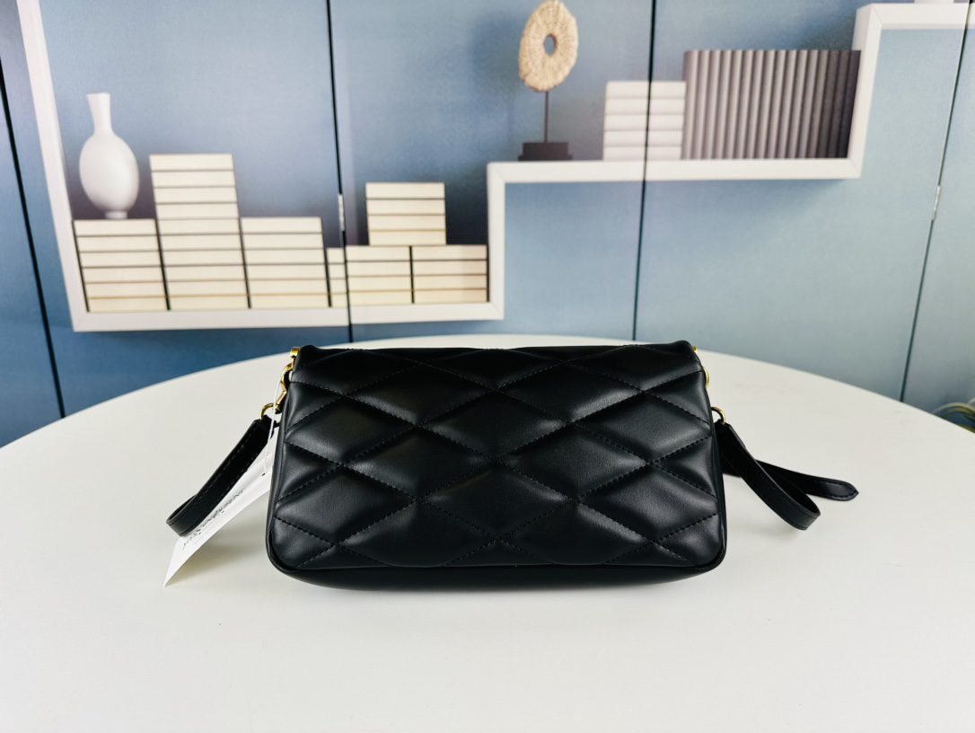 Black White Stitching Chain Handbags detail view 2