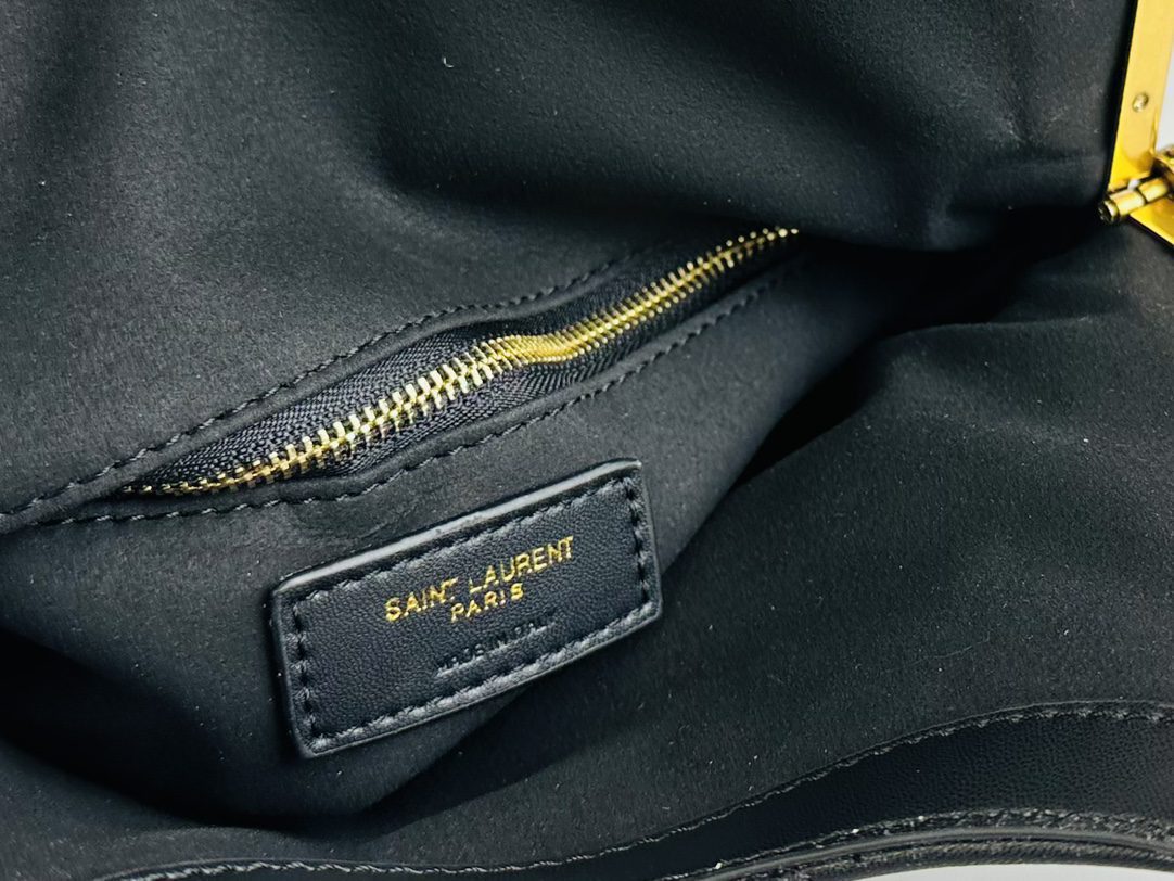 Black White Stitching Chain Handbags detail view 8