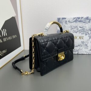 Classic relief fashion bag 26*17*9cm detail view 1