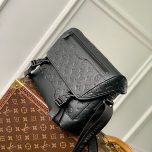 Postman leather embossed bag 33*22.5*11 detail view 1