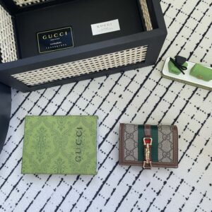 Classic monogram canvas clutch 11.5*8.5*3cm detail view 1