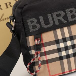 The latest exquisite crossbody bags 22 * 11 * 16.5cm detail view 1