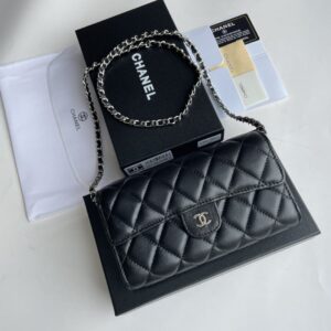 Women’s Leather Messenger Bag main product image