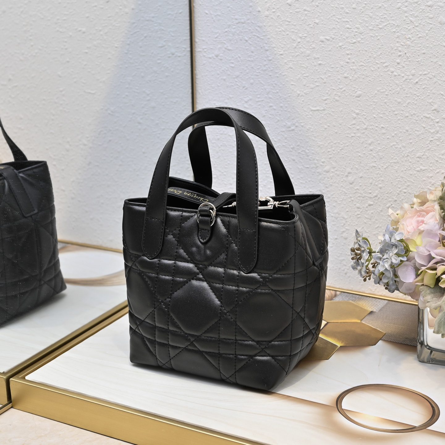Diamond-shaped handbag 16*12*18cm detail view 2