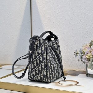 Light gold finish metal handbag 17*19.5*11cm detail view 1