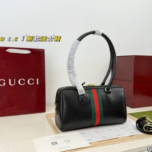 Bestselling Boston Handbag — 28 x 16 x 11 cm detail view 1