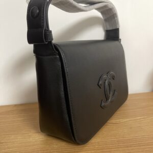 “The Postman Bag”—crafted from matte black cowhide for a stylish aesthetic. 25 x 16 cm. detail view 1