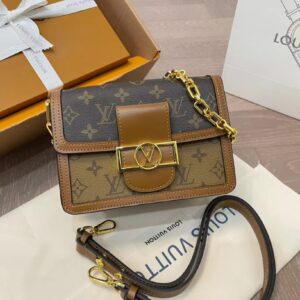Dauphine Chain Wallet Handbags main product image