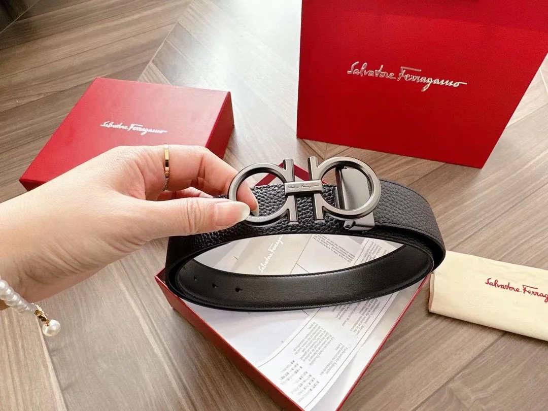 Men's Contemporary Textured Leather Belt with Sculpted Double-Ring Buckle, 35 mm detail view 2
