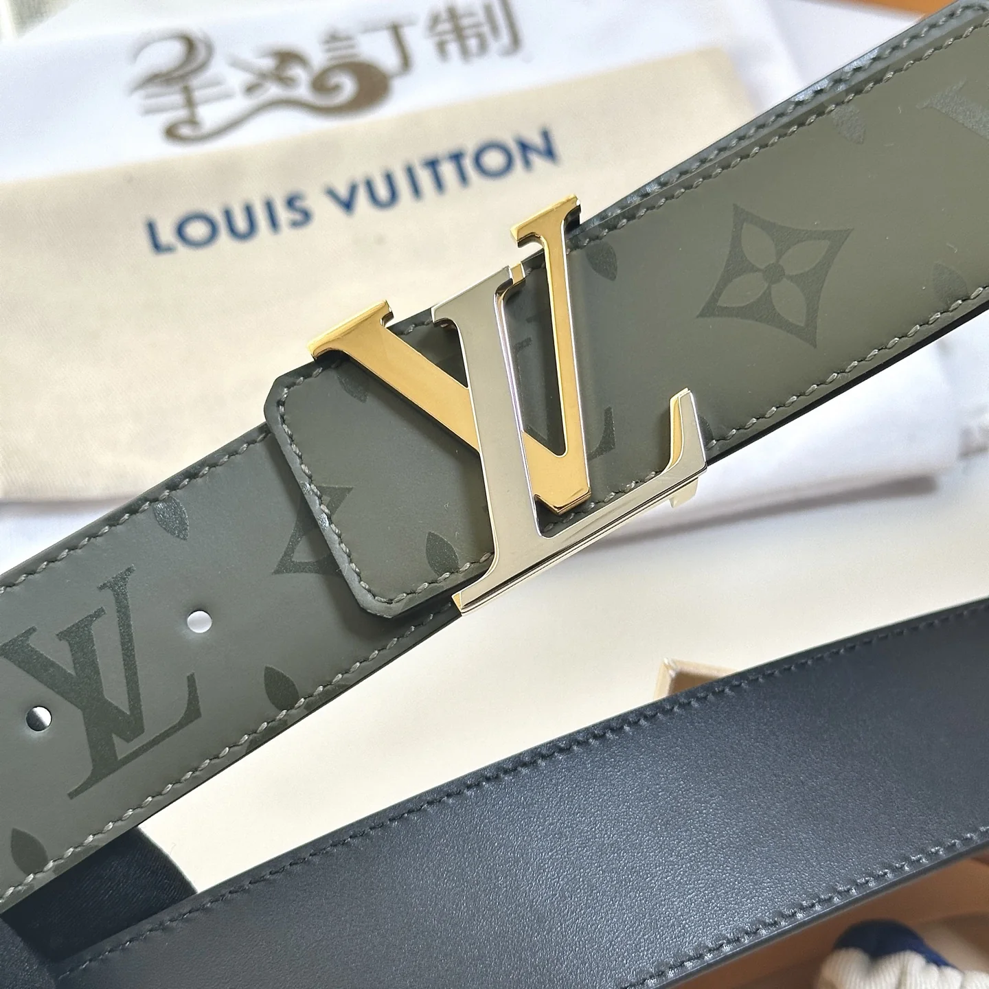 Men's Classic Leather Belt with Polished Geometric Buckle, 40 mm detail view 2