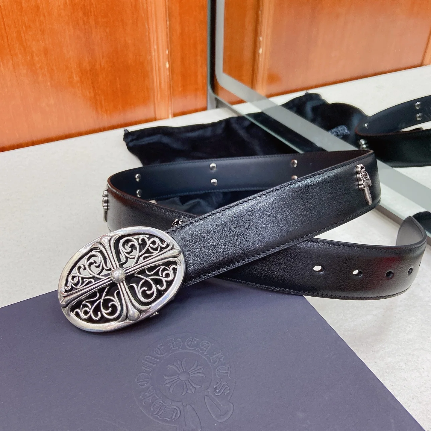 Unisex Classic Leather Belt with Ornate Engraved Statement Buckle, 38 mm detail view 2