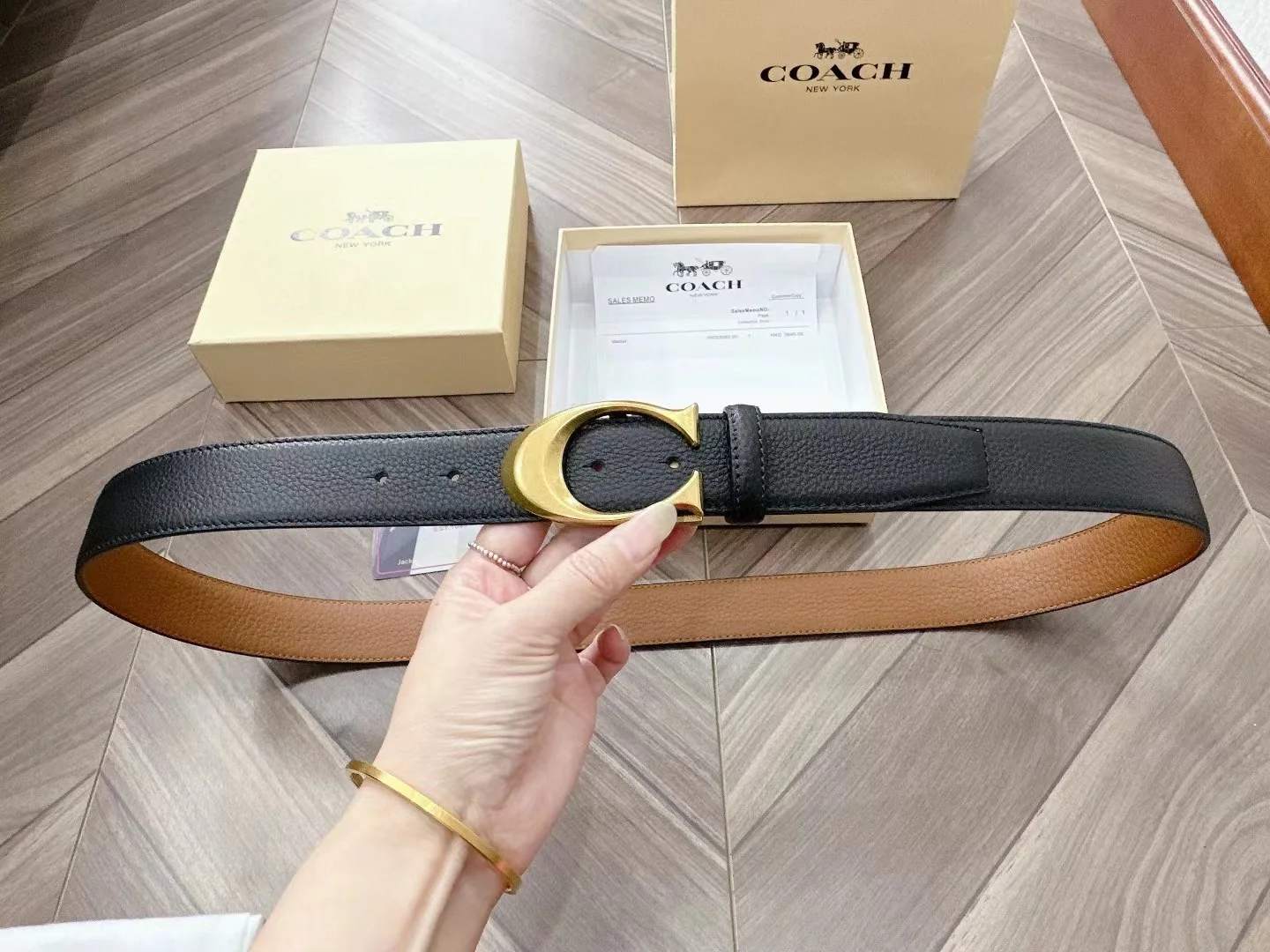 Men's Classic Textured Leather Belt with Polished Geometric Buckle, 40 mm detail view 3