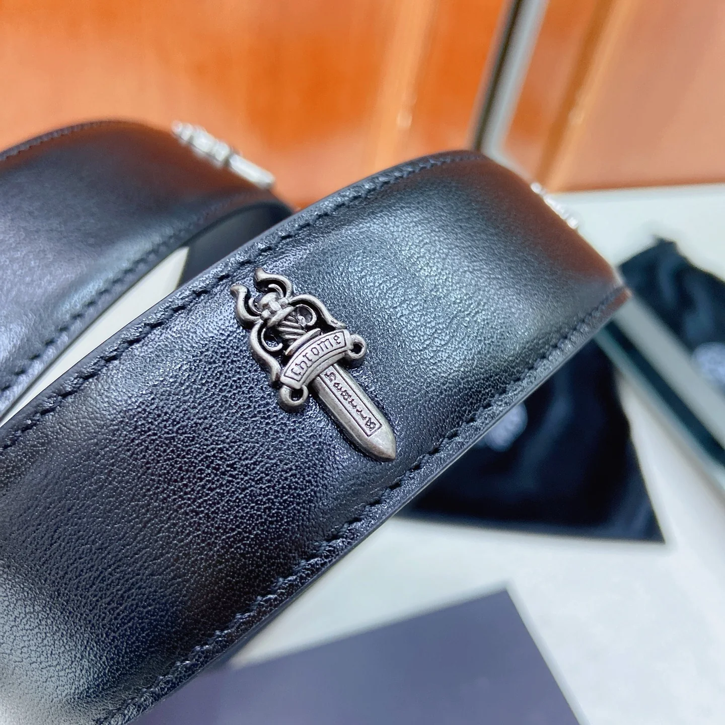 Unisex Classic Leather Belt with Ornate Engraved Statement Buckle, 38 mm detail view 4