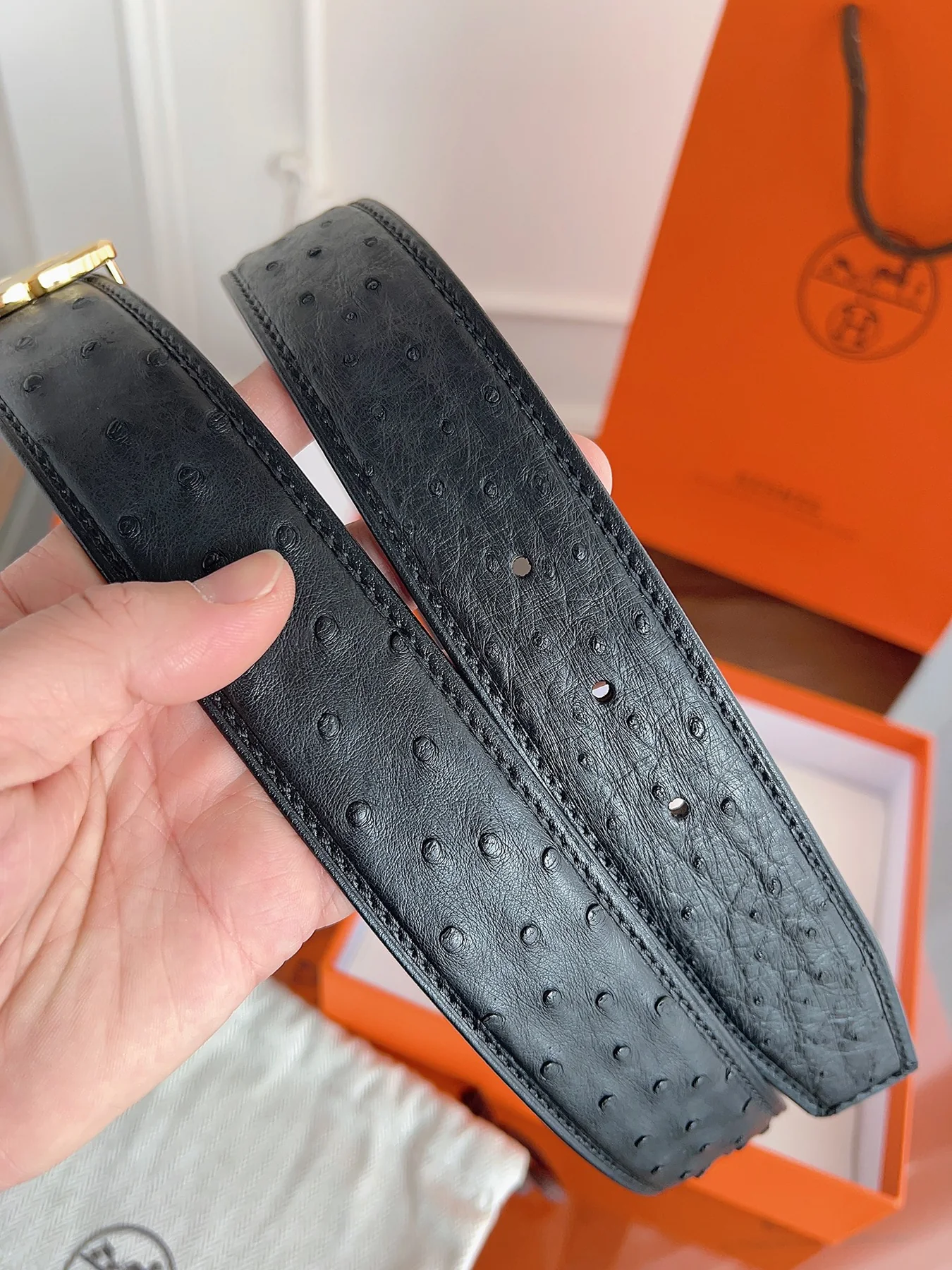 Men's Classic Ostrich-Texture Leather Belt with Geometric H Buckle, 38 mm detail view 4