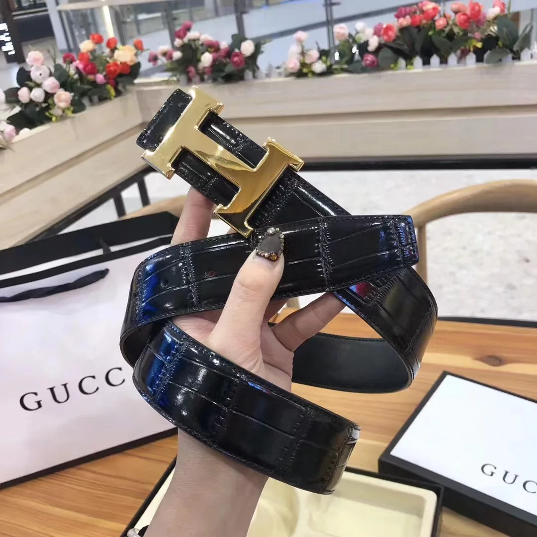 Men's Classic Reversible Crocodile-Texture Leather Belt with Geometric H Buckle, 38 mm detail view 5