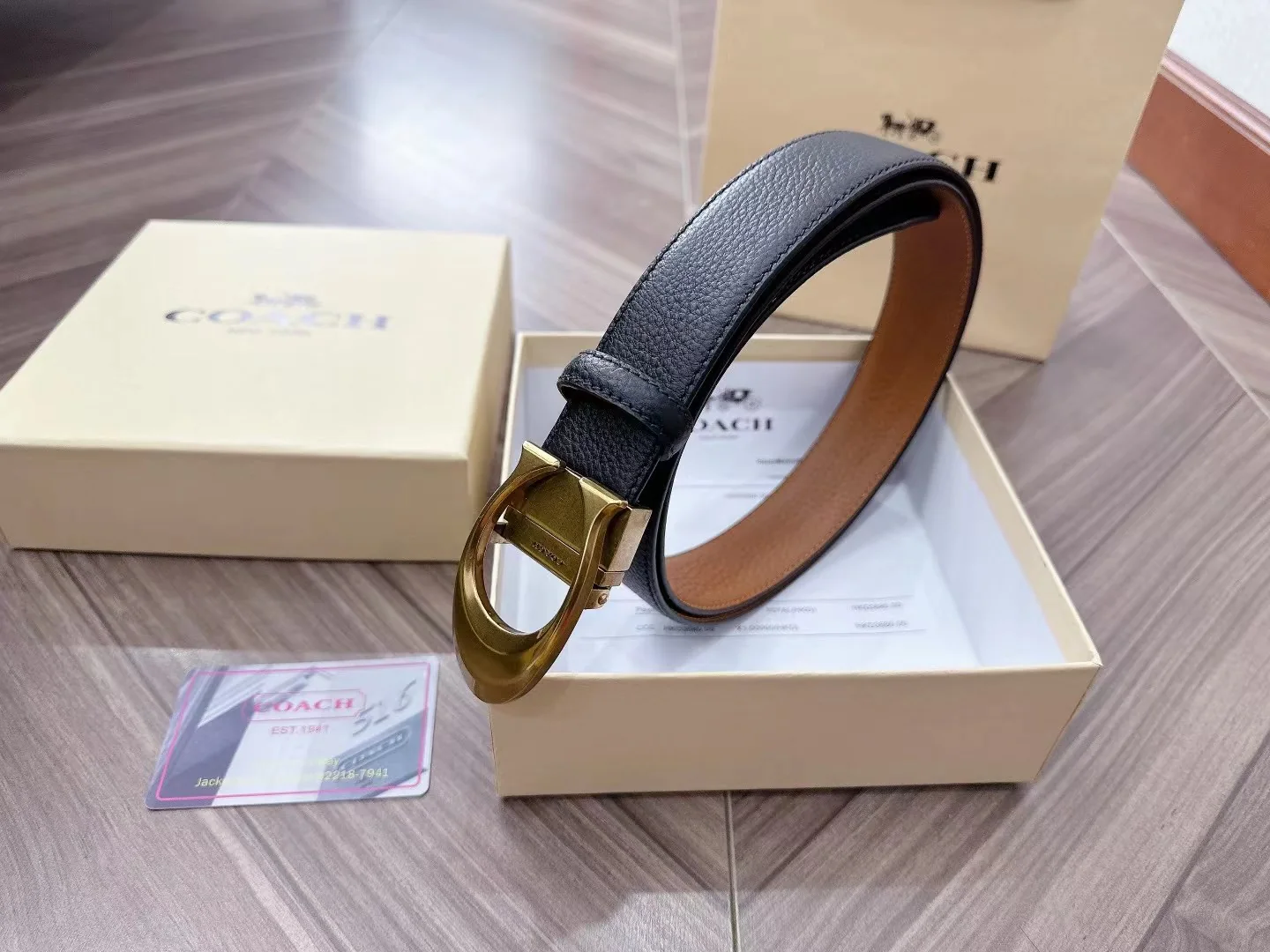 Men's Classic Textured Leather Belt with Polished Geometric Buckle, 40 mm detail view 5