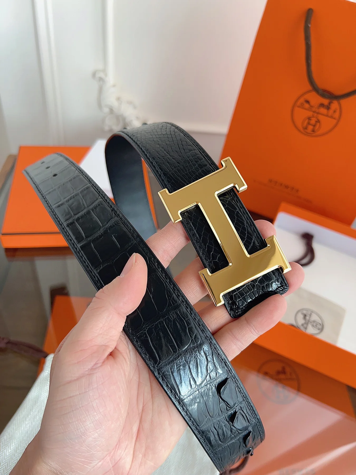 Men's Classic Crocodile-Texture Leather Belt with Geometric H Buckle, 38 mm detail view 5