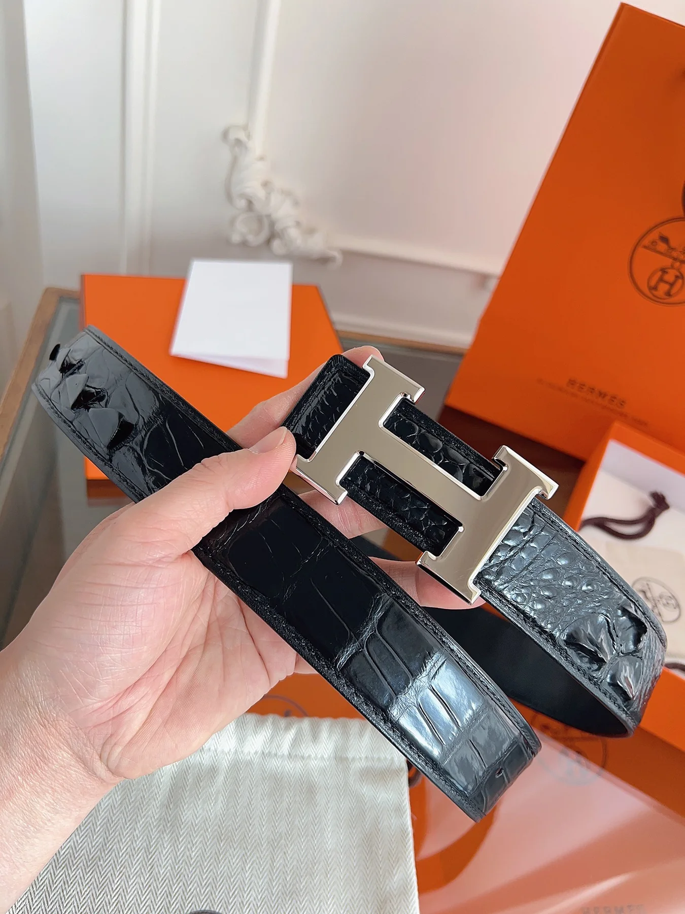 Men's Refined Crocodile-Texture Leather Belt with Geometric H Buckle, 38 mm detail view 5