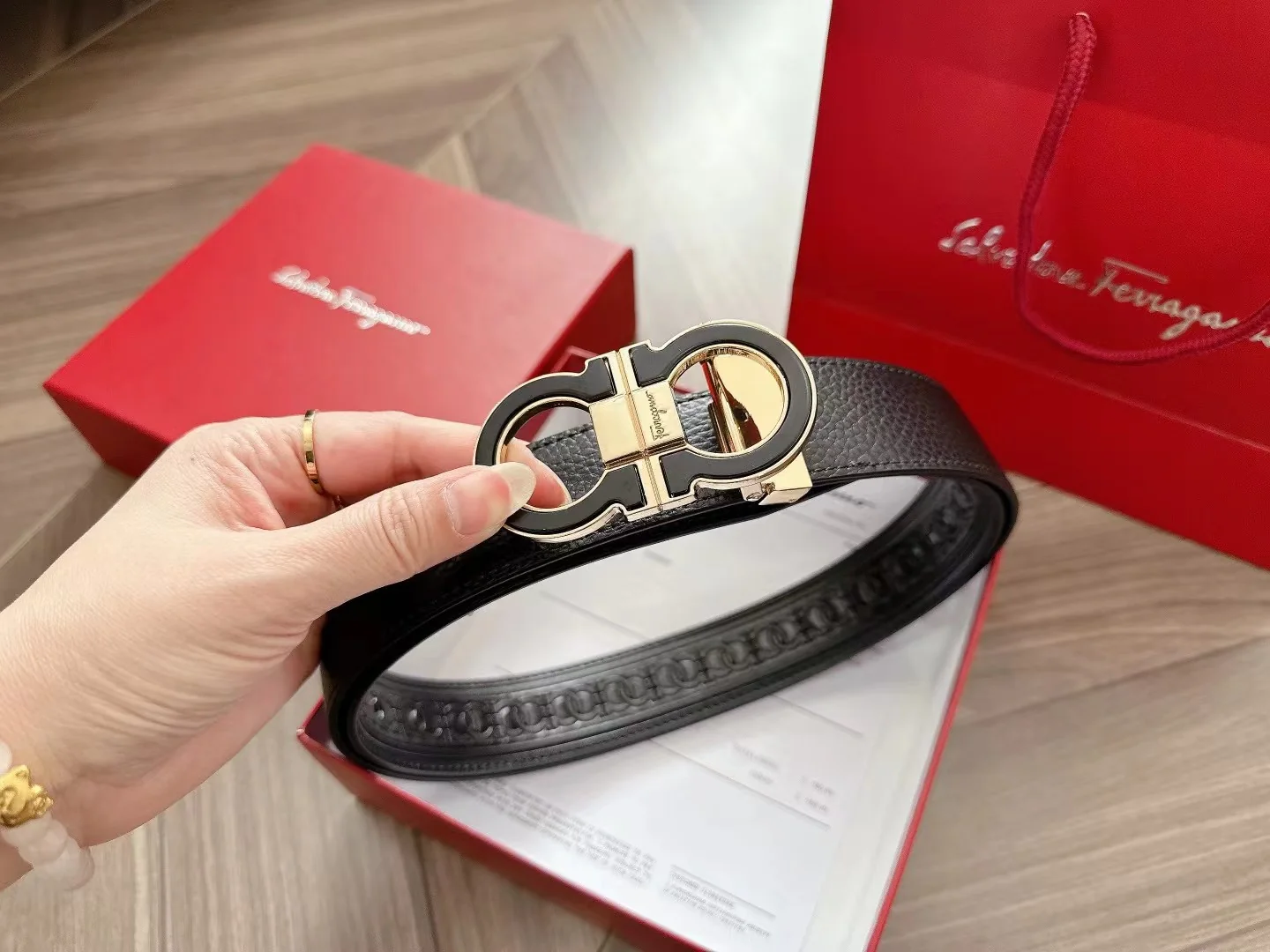 Men's Modern Textured Leather Belt with Sculpted Double-Ring Buckle, 35 mm detail view 6