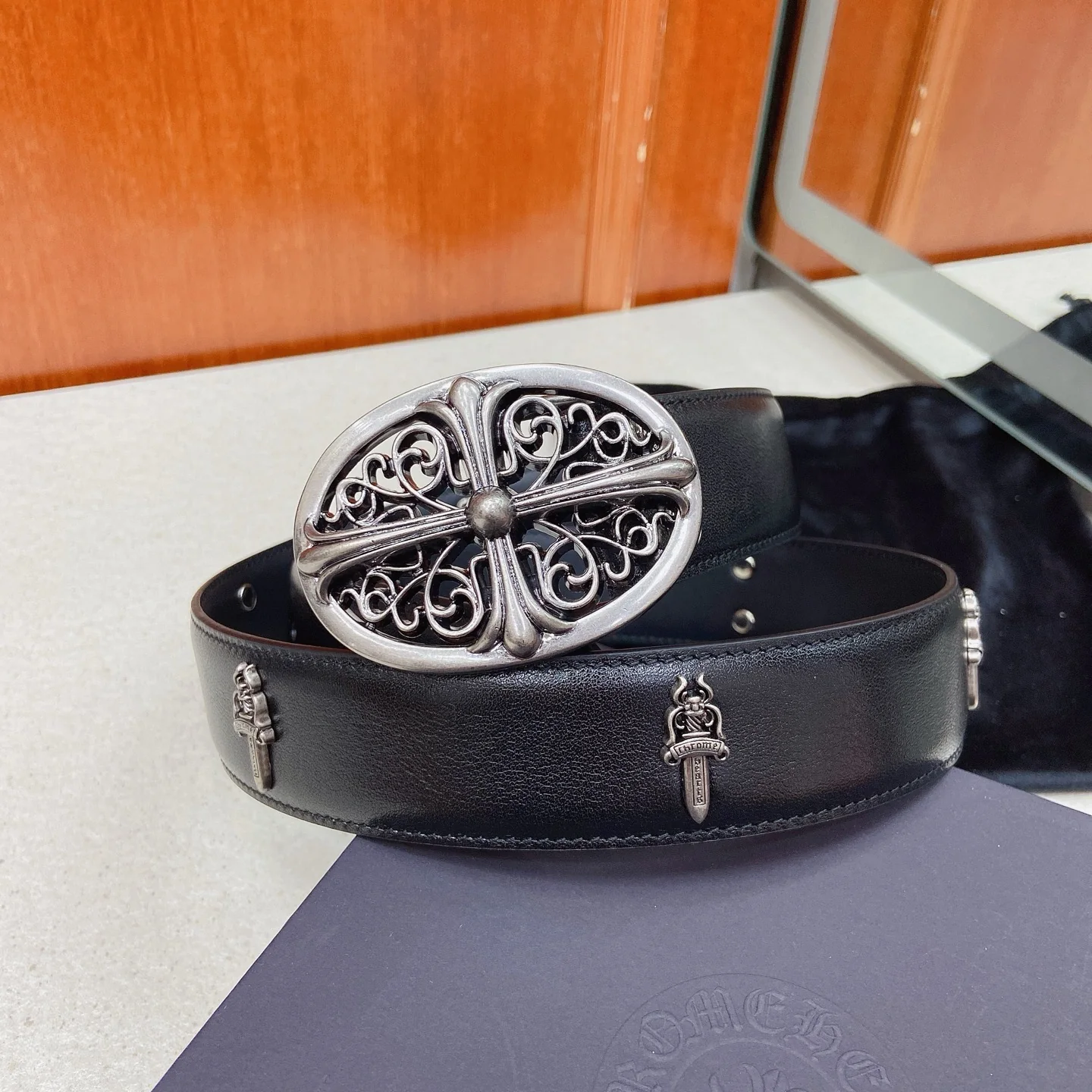 Unisex Classic Leather Belt with Ornate Engraved Statement Buckle, 38 mm detail view 6