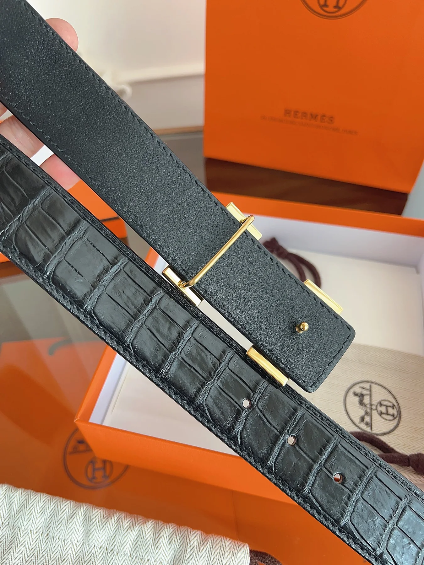 Men's Classic Crocodile-Texture Leather Belt with Geometric H Buckle, 38 mm detail view 6