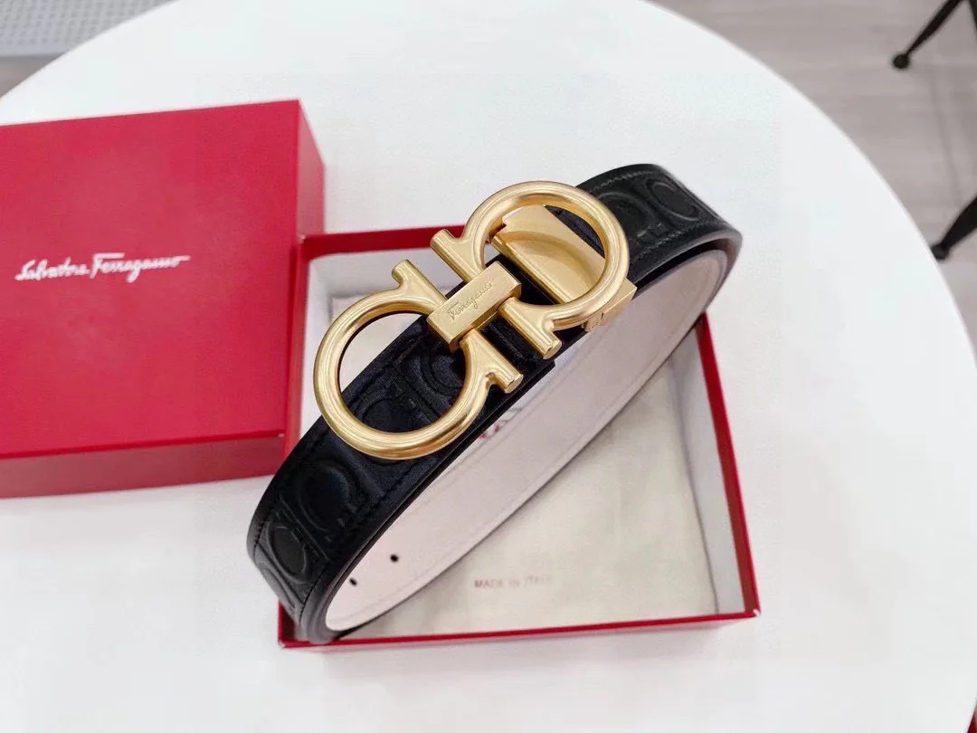 Men's Classic Reversible Textured Leather Belt with Sculpted Double-Ring Buckle, 35 mm detail view 6
