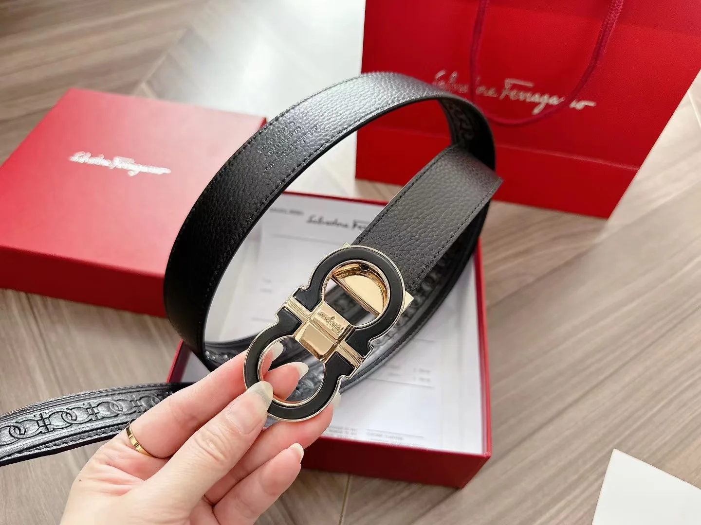 Men's Modern Textured Leather Belt with Sculpted Double-Ring Buckle, 35 mm detail view 7