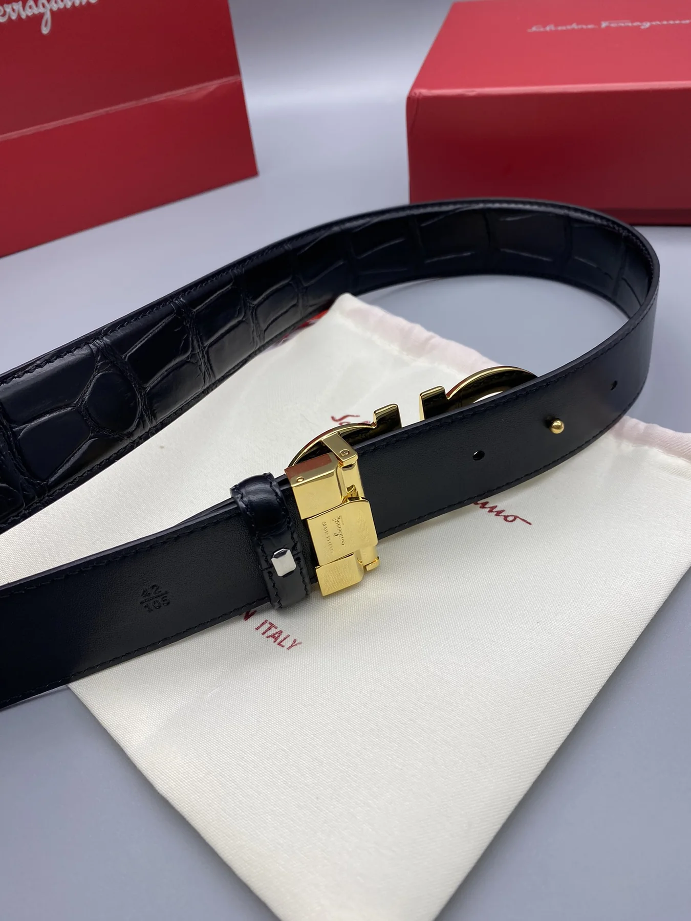 Men's Classic Crocodile-Texture Leather Belt with Sculpted Double-Ring Buckle, 35 mm detail view 7