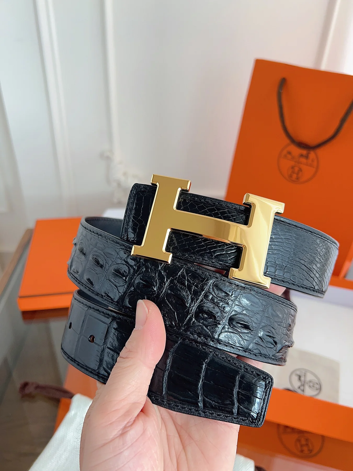 Men's Classic Crocodile-Texture Leather Belt with Geometric H Buckle, 38 mm detail view 7