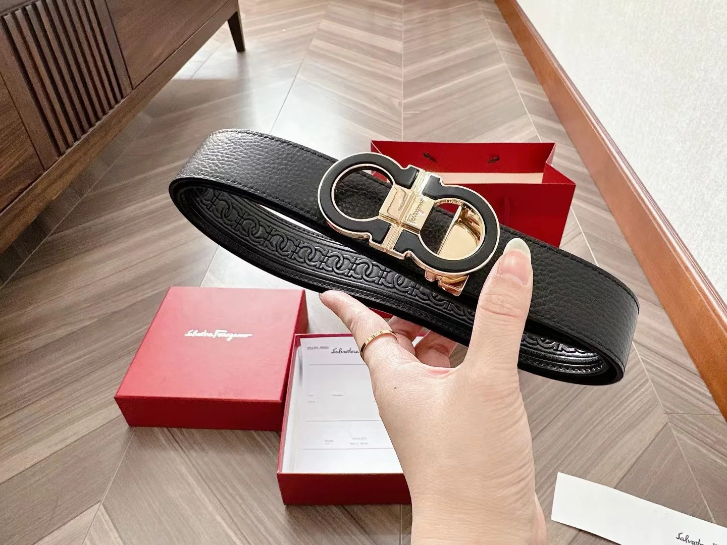 Men's Modern Textured Leather Belt with Sculpted Double-Ring Buckle, 35 mm detail view 8