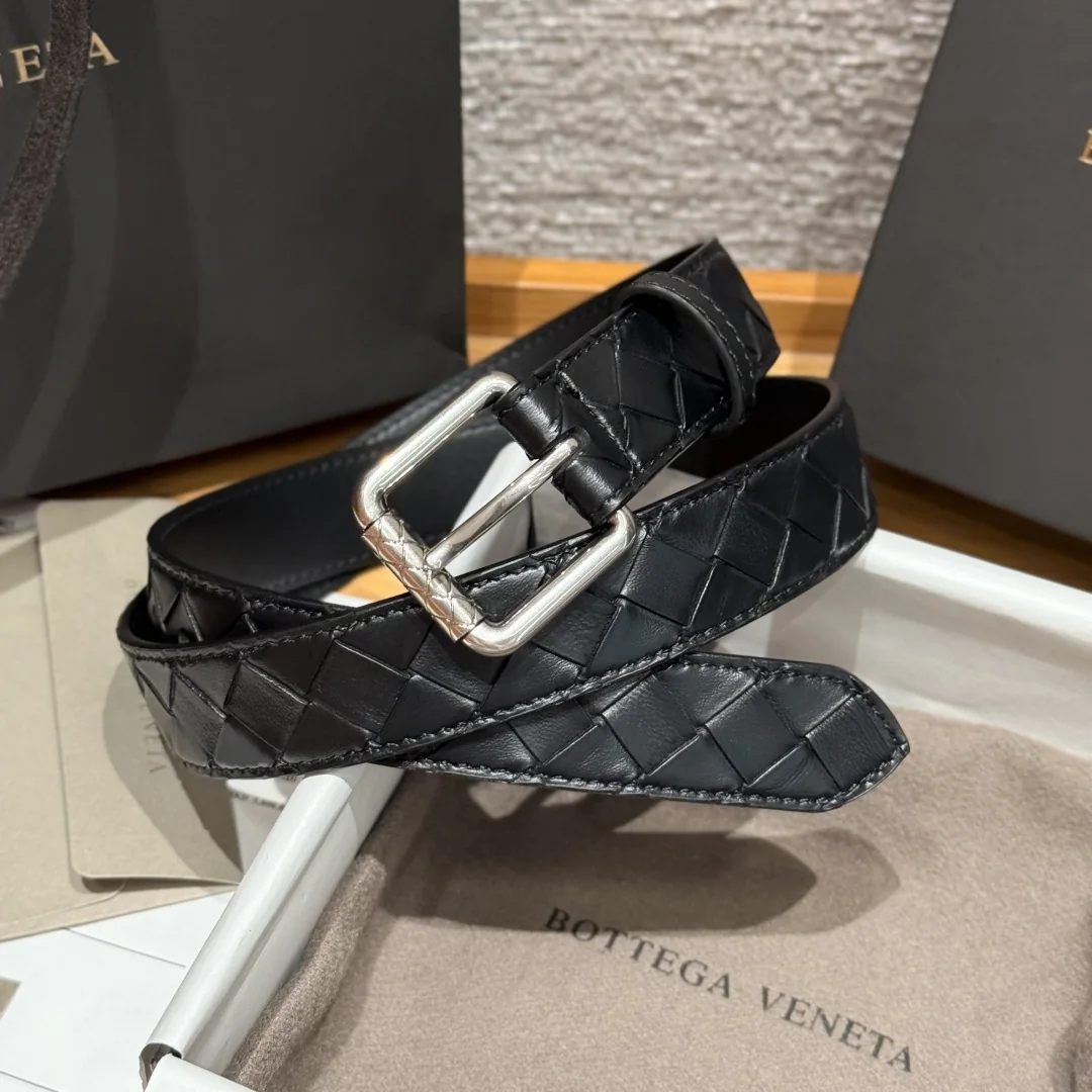 Men's Reversible Woven Leather Belt with Polished Geometric Buckle, 35 mm detail view 8