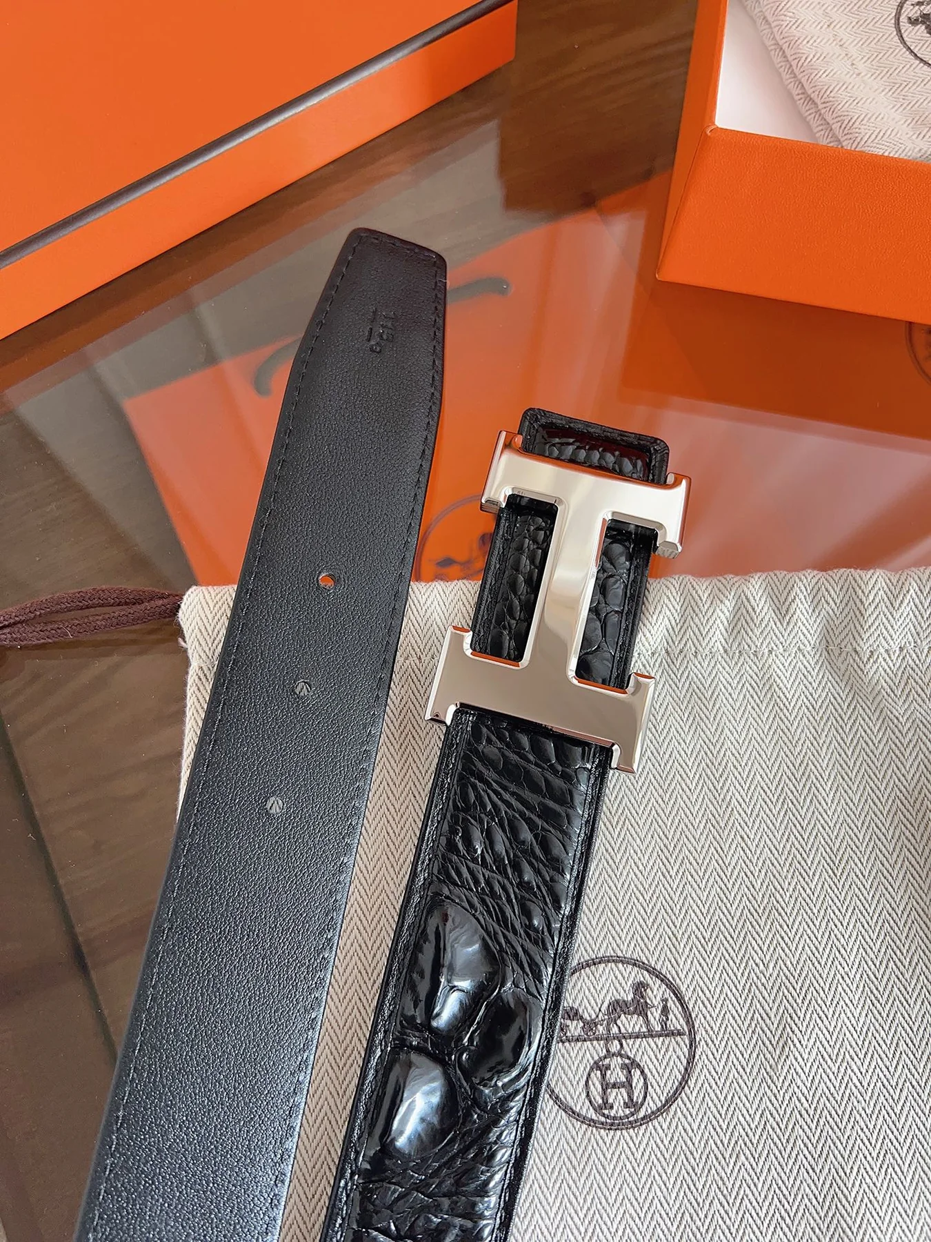 Men's Refined Crocodile-Texture Leather Belt with Geometric H Buckle, 38 mm main product image