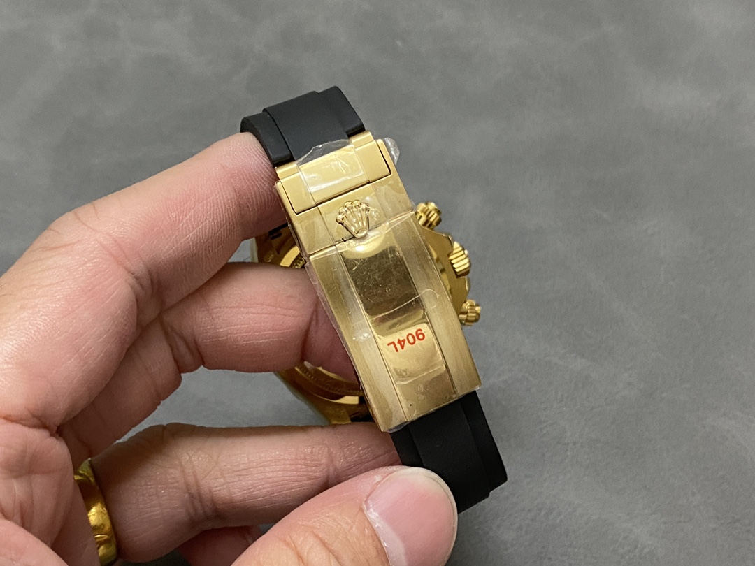 Gold-plated mechanical watch with black ceramic bezel - Image 9